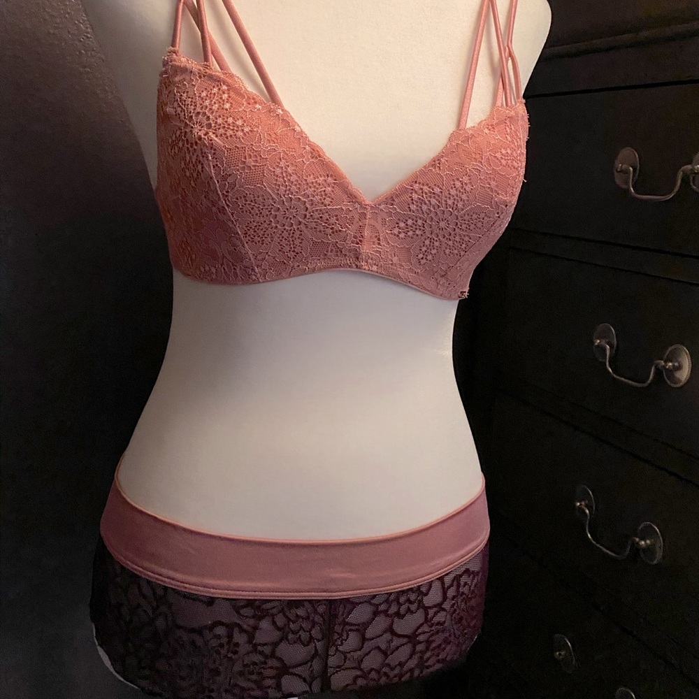 Victoria’s Secret Bra & Panty Set Burgundy Pink - Picture 5 of 7